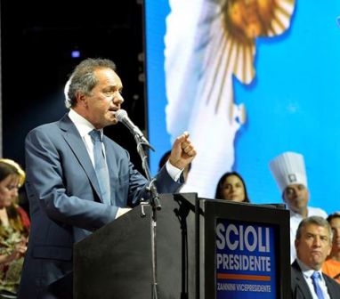 Daniel Scioli am Donnerstag beim Wahlkampfabschluss im Luna-Park